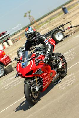 media/Sep-20-2025-TrackDaz (Sat) [[27f0cde673]]/Around the Pits/